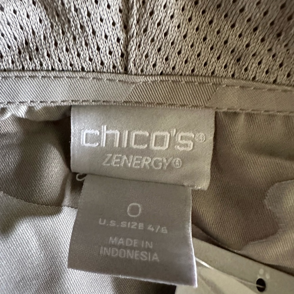 Chico’s Zenergy camo embossed anorak jacket grey size 0 = 4/6. NWT - Picture 6 of 8